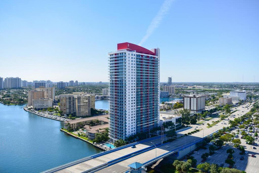 Cozy 1Br Condo Beachwalk Resort Халландейл-Бич Экстерьер фото