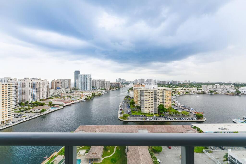Cozy 1Br Condo Beachwalk Resort Халландейл-Бич Экстерьер фото